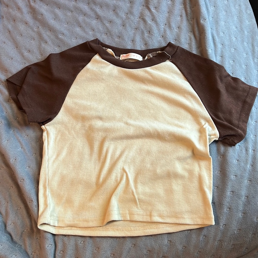 brown and tan short sleeve crop top